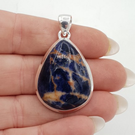 Zilveren hanger met druppelvormige oranje Sodaliet