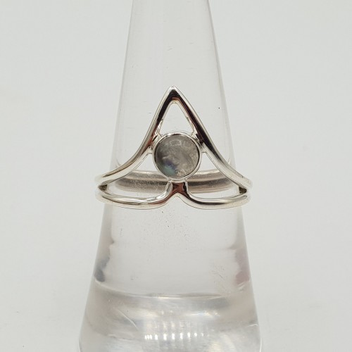 Zilveren ring met kleine ronde cabochon Maansteen