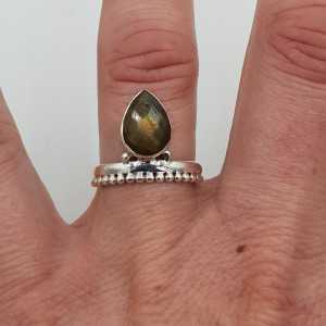 Zilveren ring gezet met druppelvormige facet Labradoriet 16.5 mm