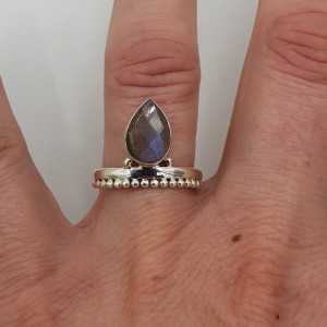 Zilveren ring gezet met druppelvormige facet Labradoriet 17.5 mm