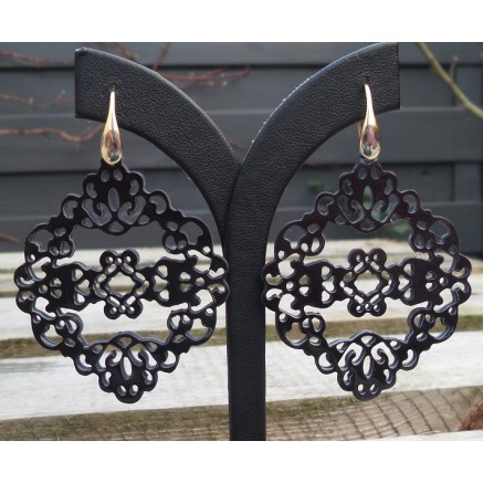 Vergulde oorbellen uitgesneden zwarte Buffelhoorn