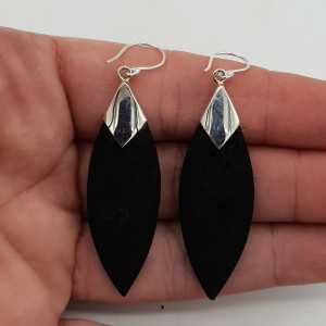 Zilveren oorbellen met marquise zwarte Lava steen