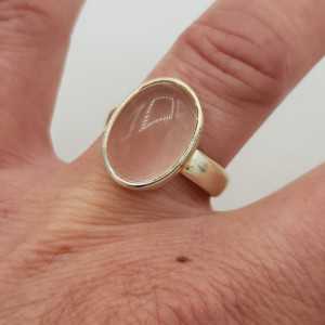 Zilveren ring gezet met ovale Rozenkwarts ring maat 17.5 mm