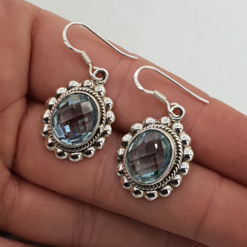 Zilveren oorbellen gezet met ovale facet blauw Topaas