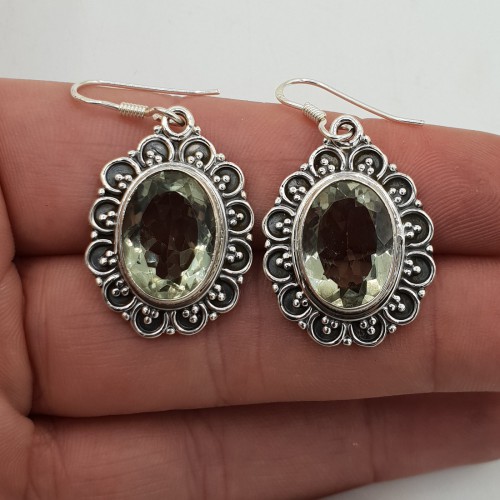 Zilveren oorbellen gezet met ovale facet groene Amethist