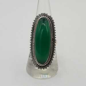 Zilveren ring gezet met ovale groene Onyx