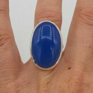 Zilveren ring gezet met ovale blauw Chalcedoon 17.3 mm
