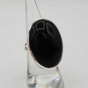 Zilveren ring met grote brede ovale zwarte Onyx 18 mm