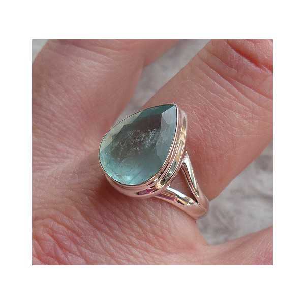 Zilveren ring gezet met druppelvorm facet Aquamarijn maat 18 mm 