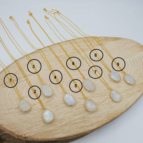 Vergulde ketting met regenboog Maansteen hanger