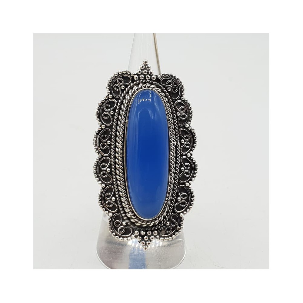 Zilvren ring with blue Chalcedony set in a carved setting