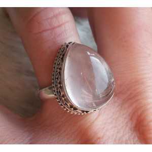 Zilveren ring gezet met druppelvorm cabochon Rozenkwarts 17.5 mm 