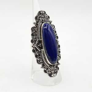 Zilveren ring met ovale Lapis Lazuli in bewerkte setting