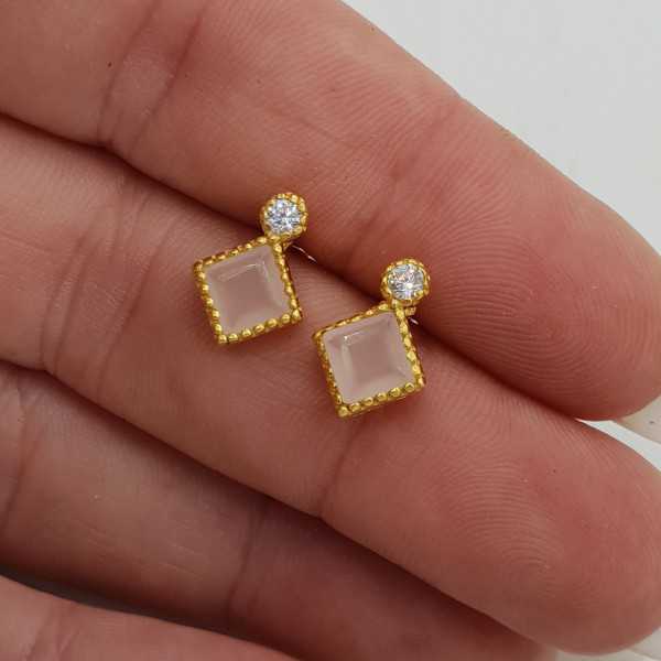 Gold-plated oorknoppen with rose quartz