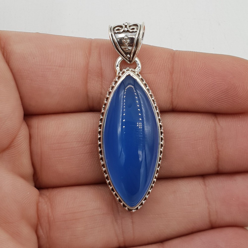 Zilveren hanger marquise blauw Chalcedoon in bewerkte setting