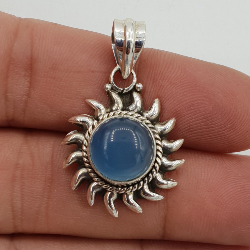 Zilveren hanger zon gezet met blauw Chalcedoon