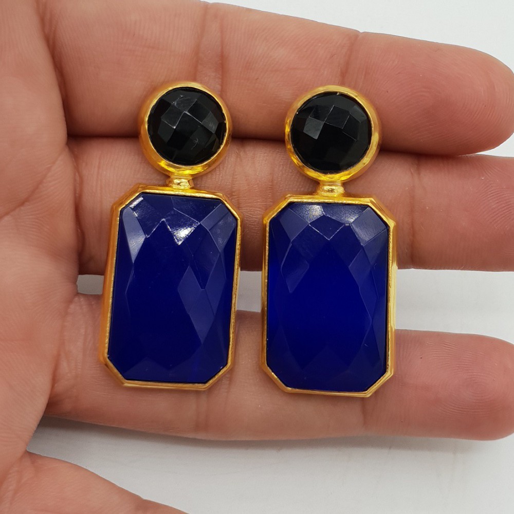 Goud vergulde oorbellen met zwarte Onyx en blauw Chalcedoon