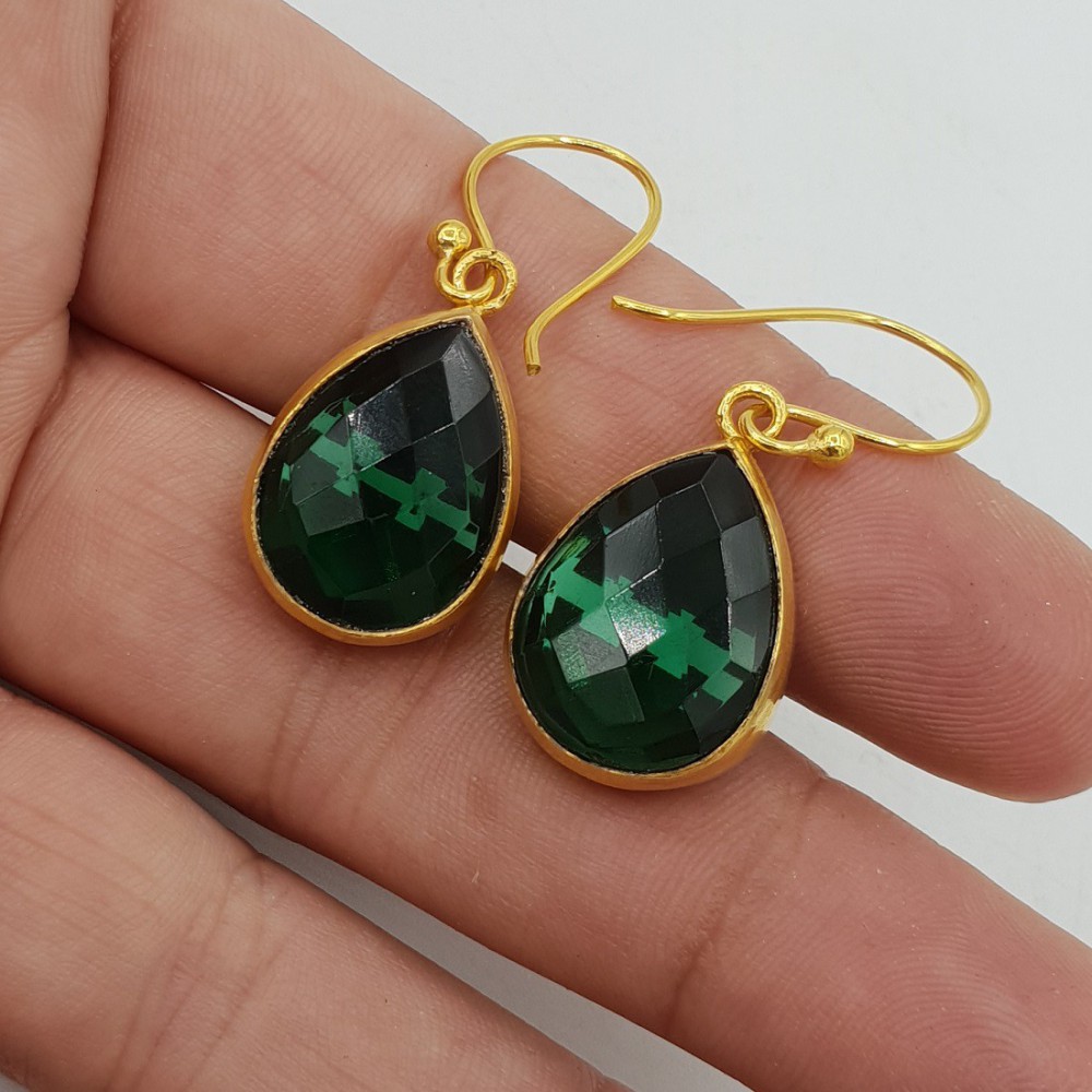 Goud vergulde oorbellen met druppelvormige Emerald groene quartz