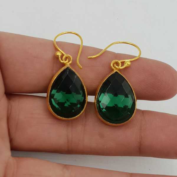 Vergoldete Ohrringe mit tropfenförmigen Kristall, Smaragd-grün Quarz