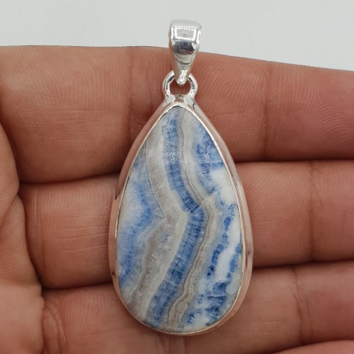 Zilveren hanger gezet met druppelvormige Scheeliet