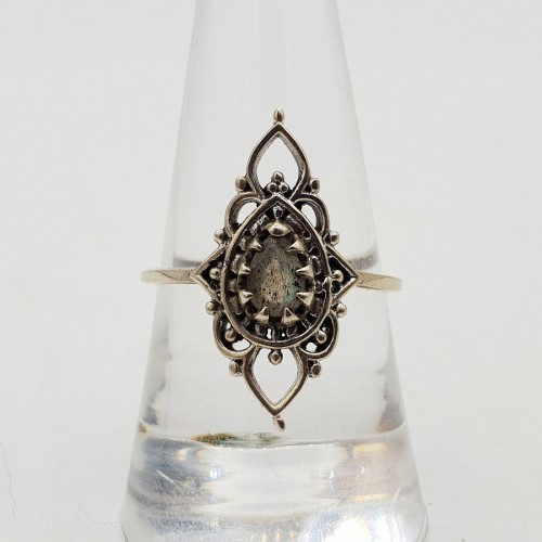 Zilveren ring gezet met Labradoriet 18 mm