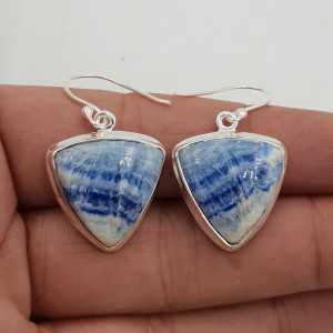 Silver drop earrings set with a triangular-shaped Scheeliet