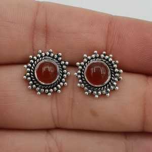 Silver oorknoppen set with a round Carnelian