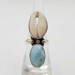A silver ring set with a Cowrie shell and Larimar 16mm
