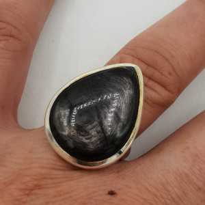 Ein silberner ring besetzt mit einem tropfenförmigen Kristall Hypersteen 17 mm