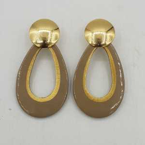 Drop earrings with a large round oorknop and buffalo horn pendant