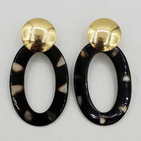 Drop earrings with a large round oorknop, and oval-shaped buffalo horn pendant