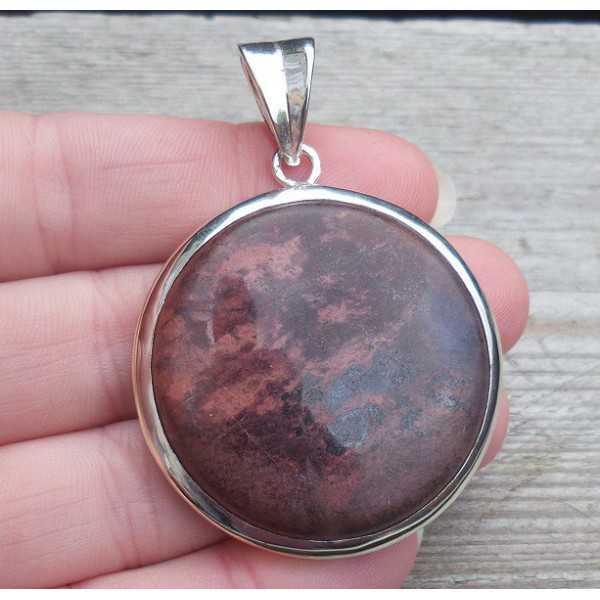 Silver pendant with round brown Sugiliet