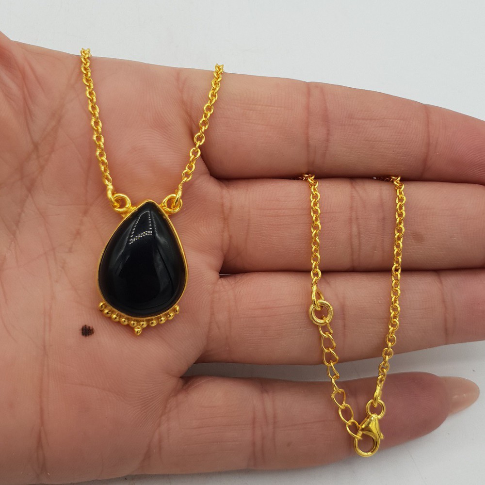 Goud vergulde ketting met druppelvormige zwarte Onyx hanger