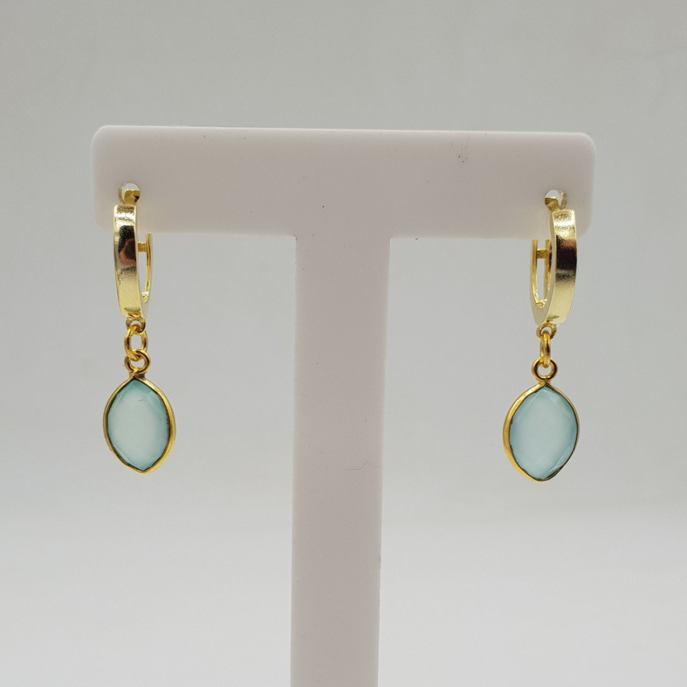 Goud vergulde creolen met aqua Chalcedoon hanger