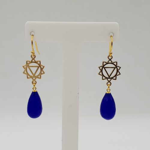 Vergulde chakra oorbellen met blauw Chalcedoon quartz