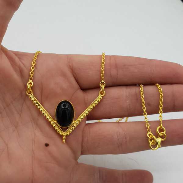 Gold-plated necklace with heart pendant set with an oval Onyx.