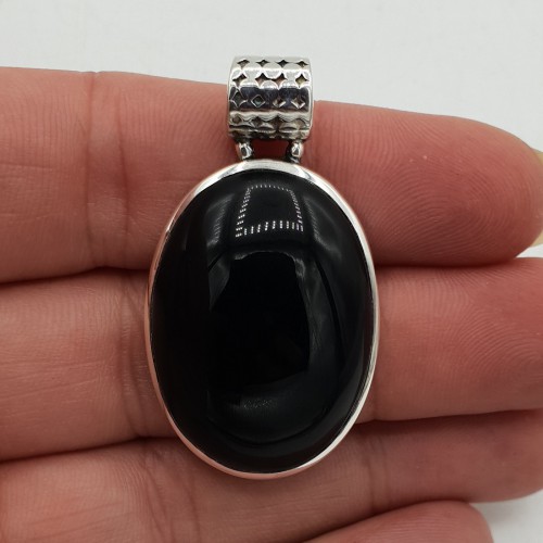 Zilveren hanger met cabochon geslepen zwarte Onyx