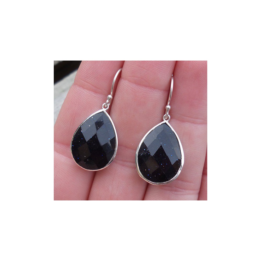 Silver earrings set with oval shape facet Goudsteen