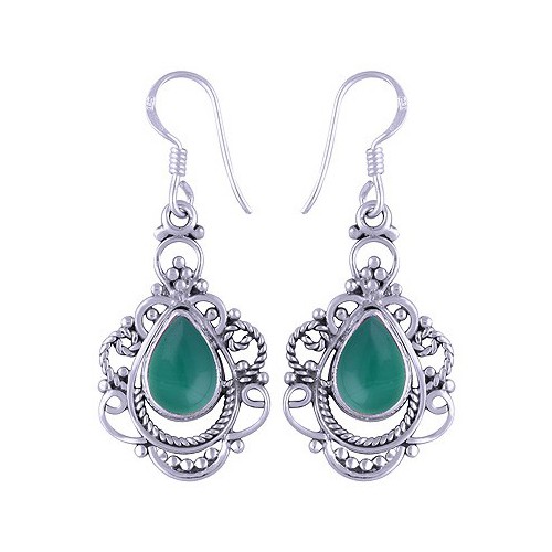 Zilveren oorbellen met druppelvormige groene Onyx