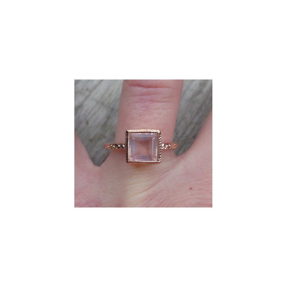 Gold-plated ring set with a square faceted rose quartz 17.3 mm