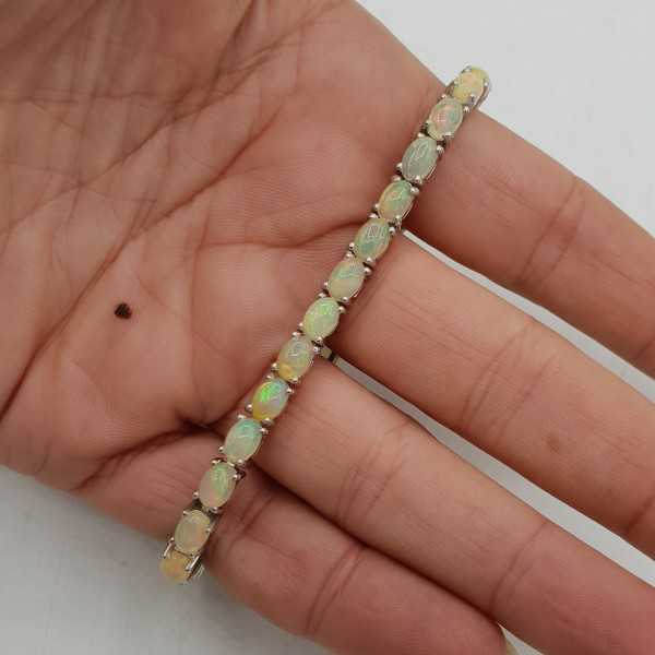 Zilveren armband met cabochon geslepen Ethiopische Opalen