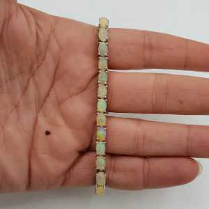 Zilveren armband met cabochon geslepen Ethiopische Opalen