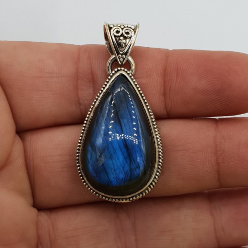 Zilveren hanger druppelvormige cabochon Labradoriet in bewerkte setting