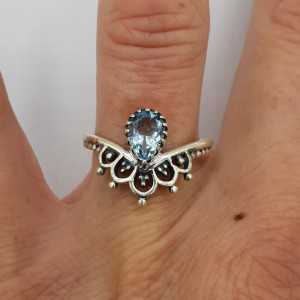 Zilveren ring met druppelvormige blauw Topaas 17.3 mm