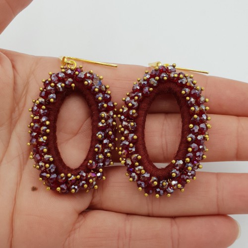 Vergulde glassberry oorbellen ovaal donker rood