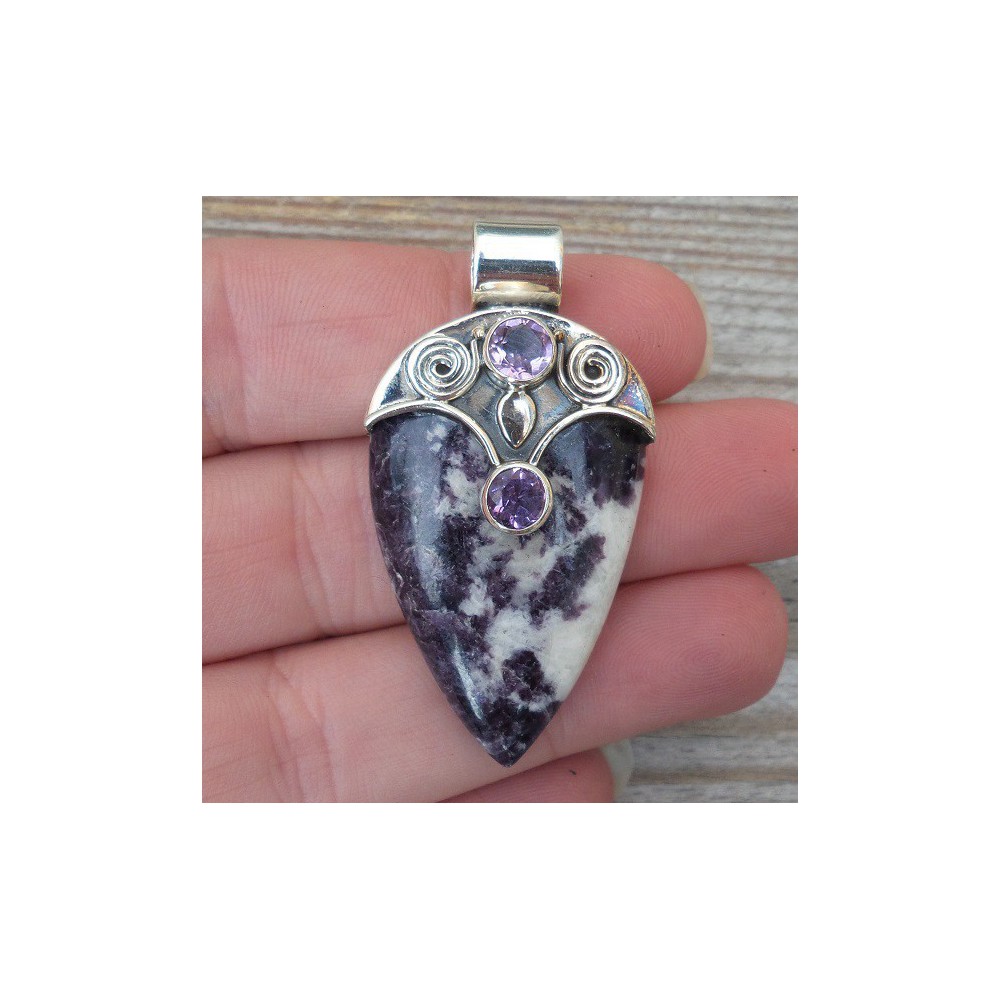 Silver pendant with Bertrandiet and round Amethyst 