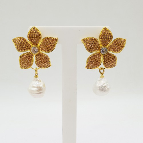 Vergulde oorbellen bloem gezet met crystals