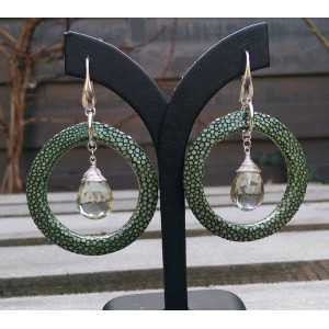 Zilveren oorbellen met groene Amethist en groen Roggenleer