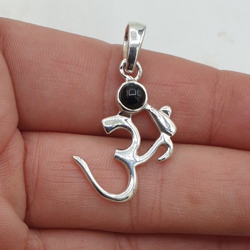 Zilveren hanger met Ohm teken en zwarte Onyx