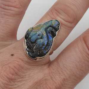 925 Sterling zilveren ring zeehond uitgesneden uit Boulder Opaal 18 mm